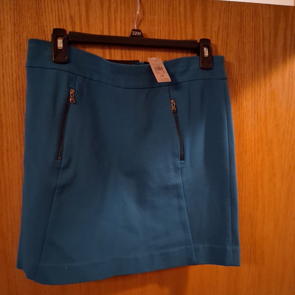 ann taylor mini skirt, rayon blend, Aqua size 6P, zipper accents. Indention hang